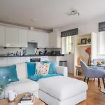 2 Bedroom Penthouse Apartment Close To City Centre